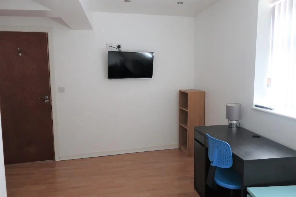 6 bedroom terraced house for rent