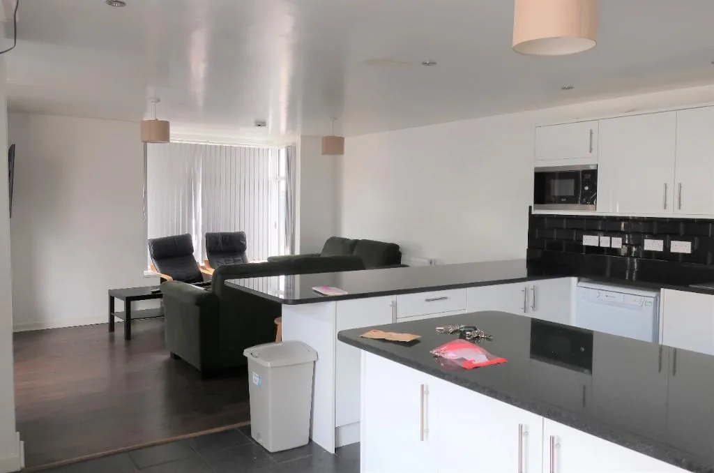6 bedroom terraced house for rent