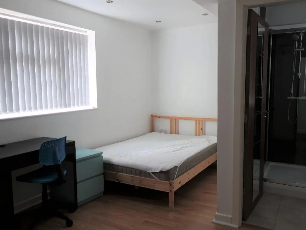 6 bedroom terraced house for rent