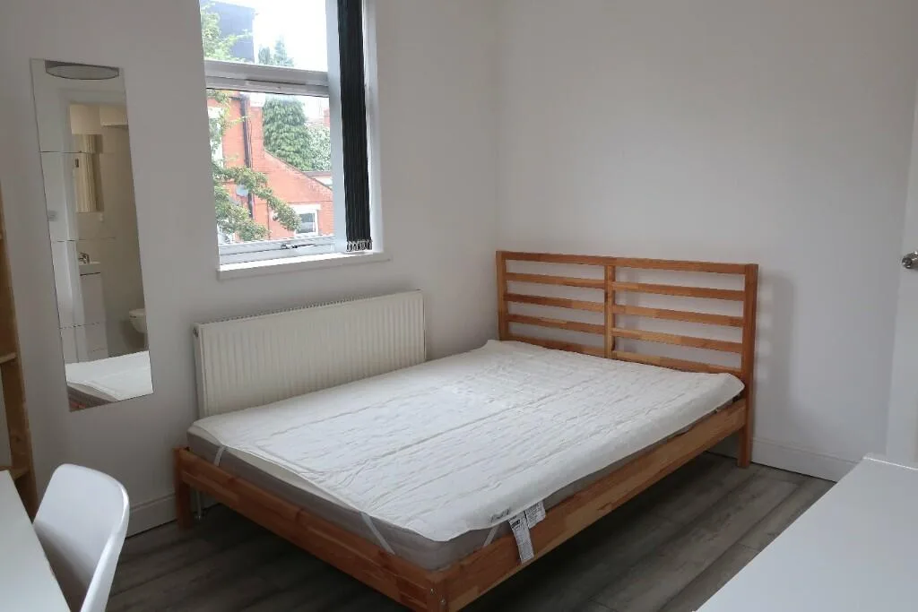 5 bedroom terraced house for rent