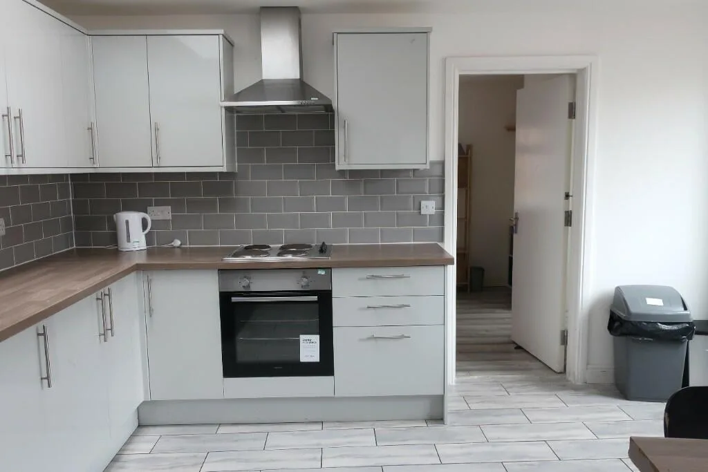 5 bedroom terraced house for rent