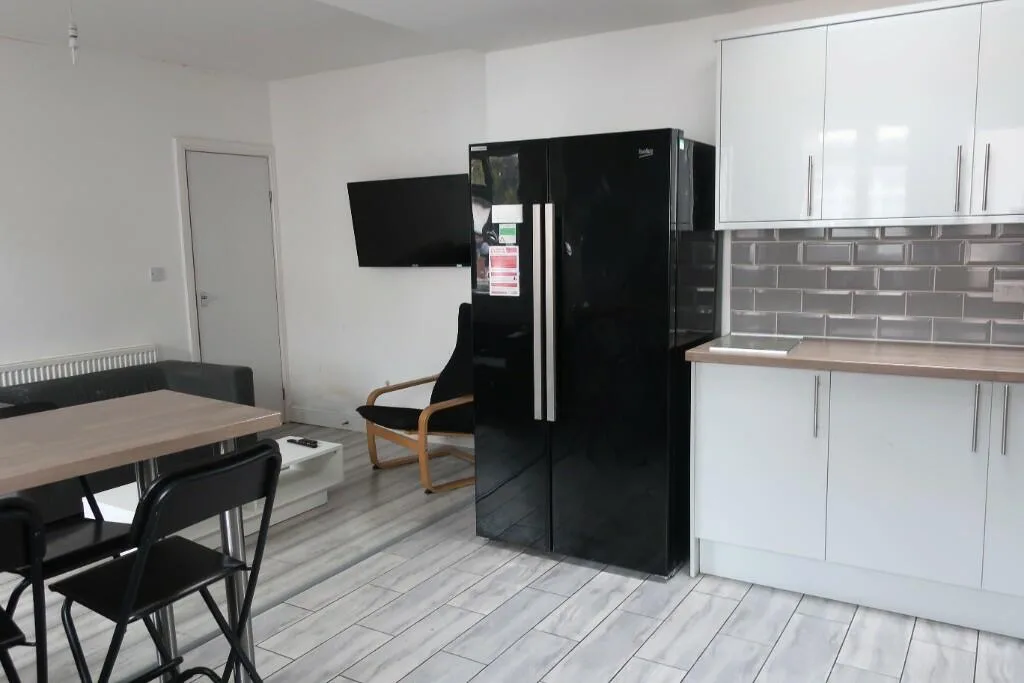 5 bedroom terraced house for rent
