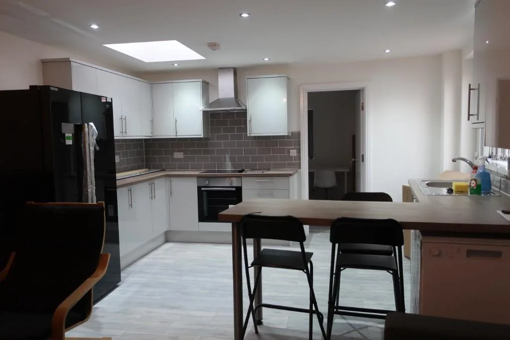 5 bedroom terraced house for rent