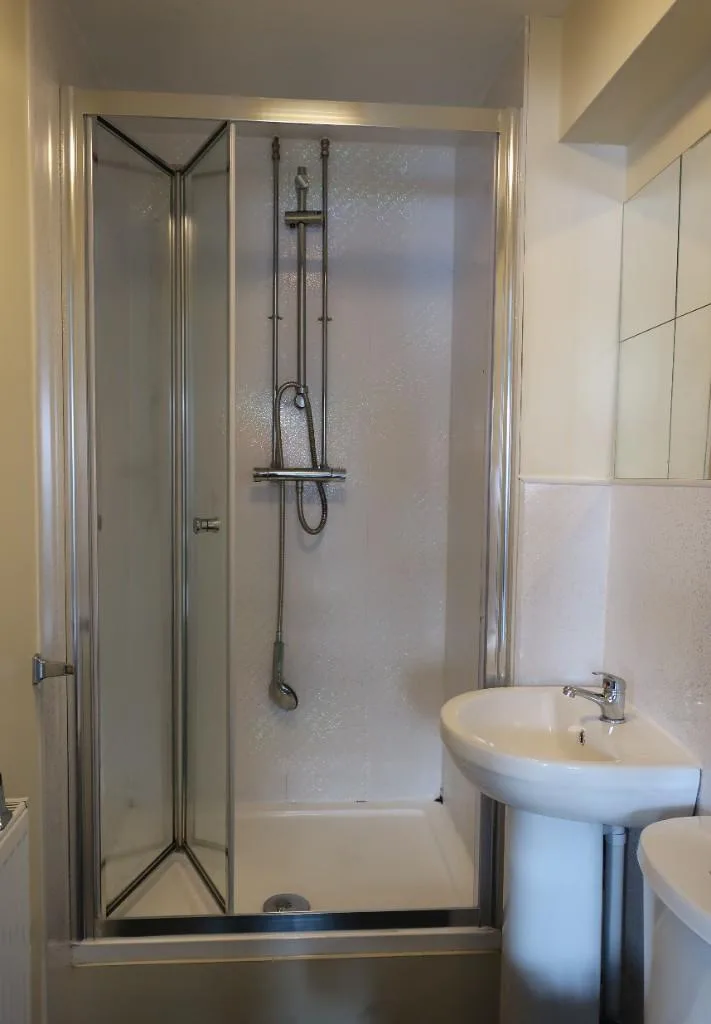 5 bedroom terraced house for rent
