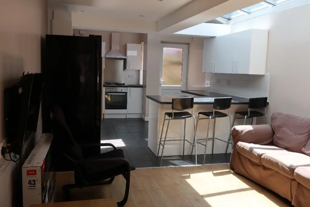 5 bedroom terraced house for rent