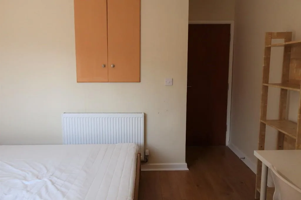 5 bedroom terraced house for rent