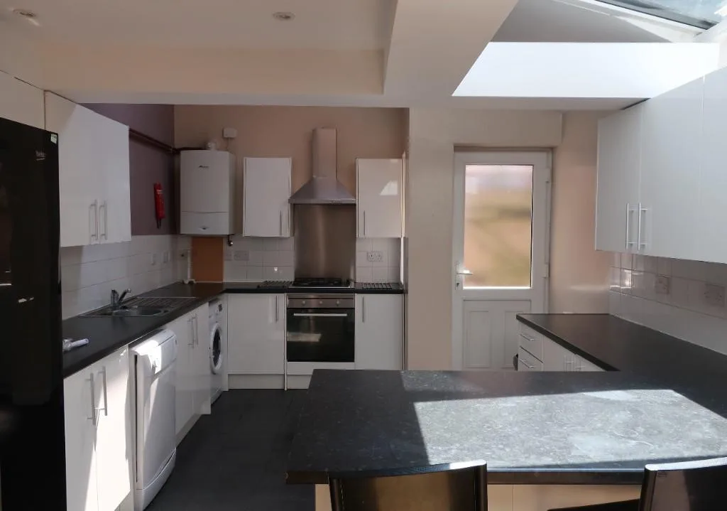 5 bedroom terraced house for rent