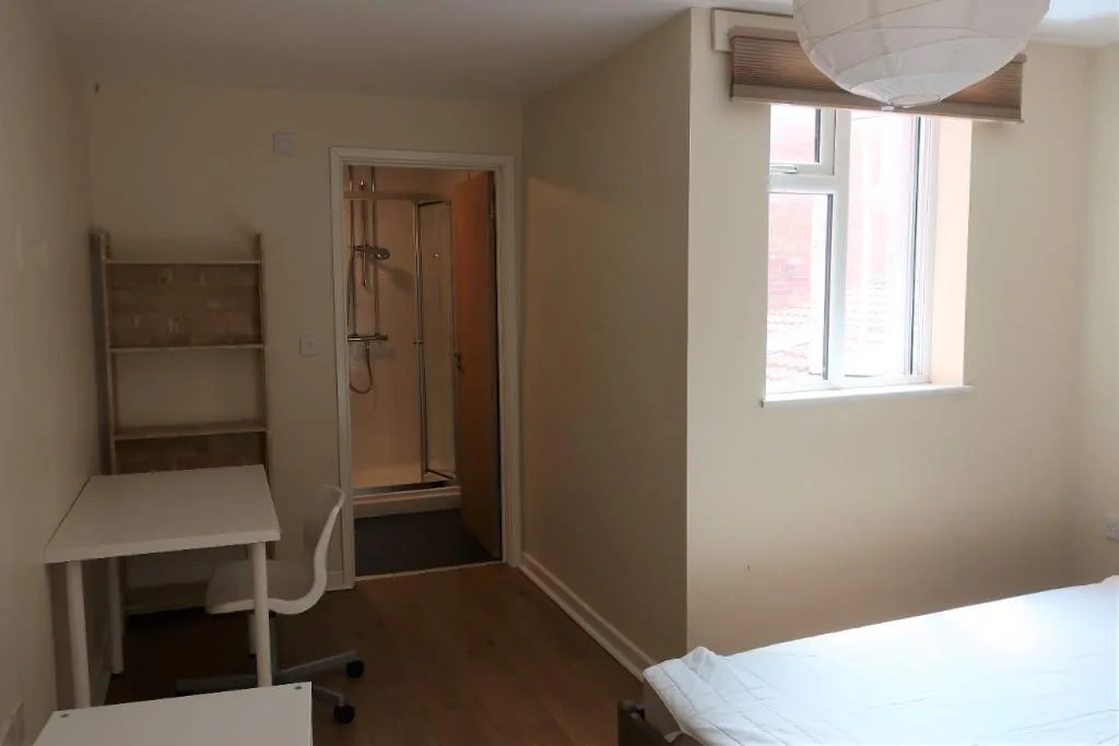 5 bedroom terraced house for rent