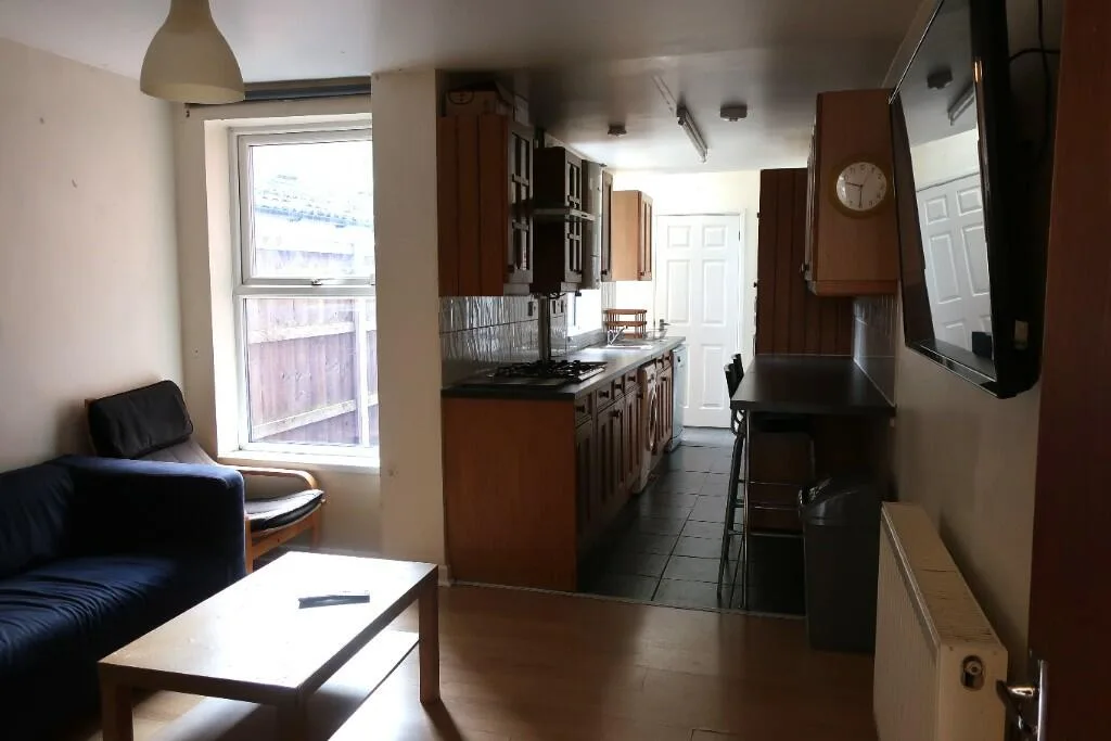 5 bedroom terraced house for rent