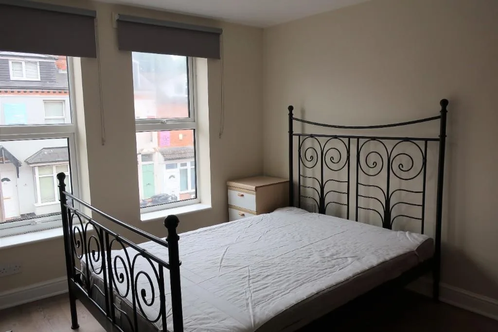 5 bedroom terraced house for rent