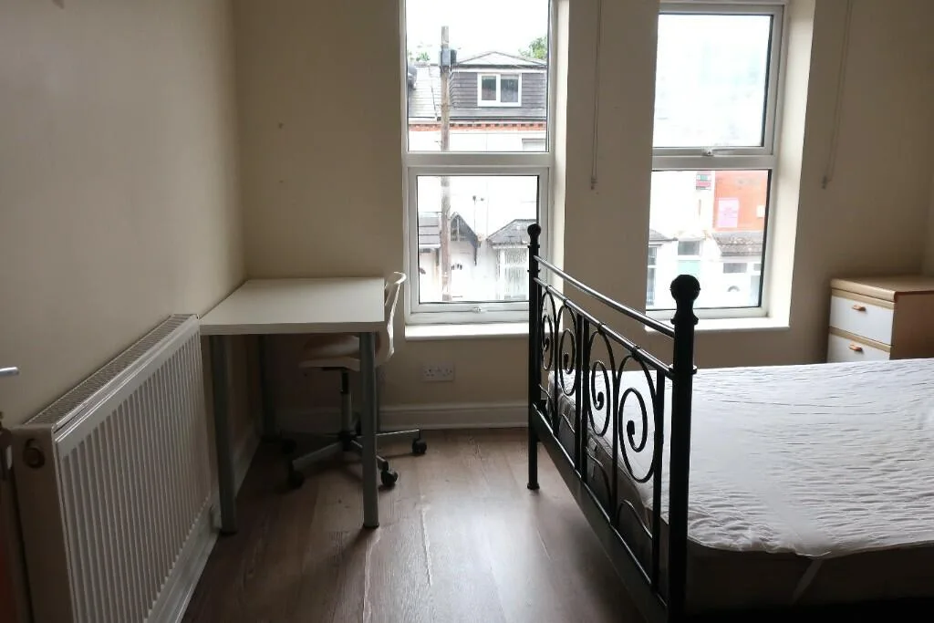 5 bedroom terraced house for rent