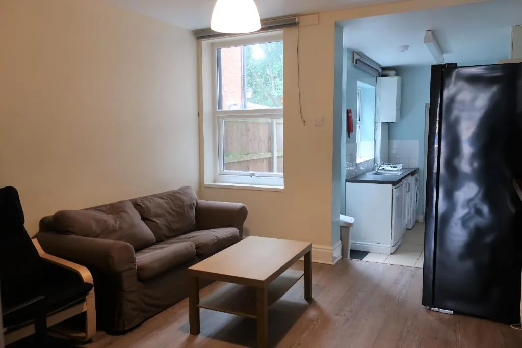 5 bedroom terraced house for rent