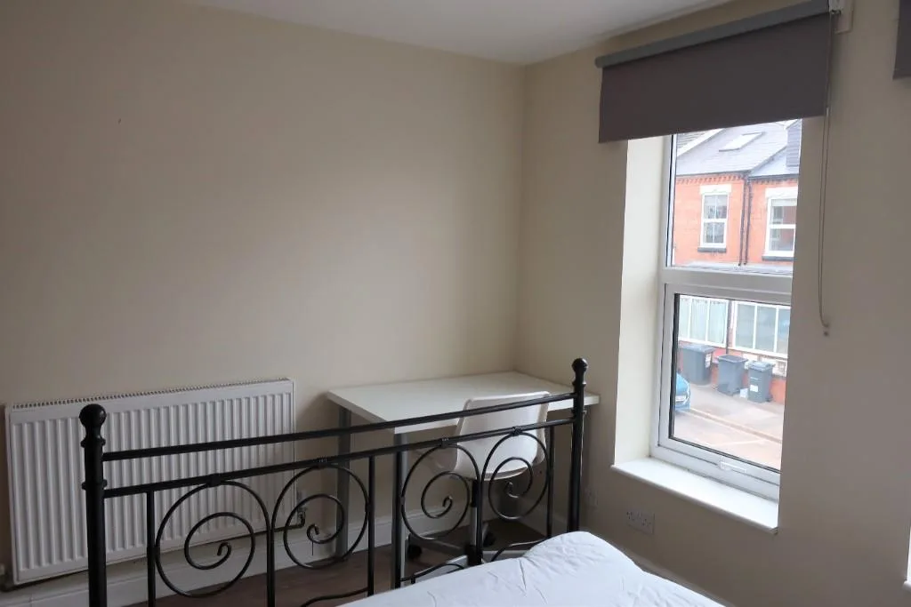 5 bedroom terraced house for rent