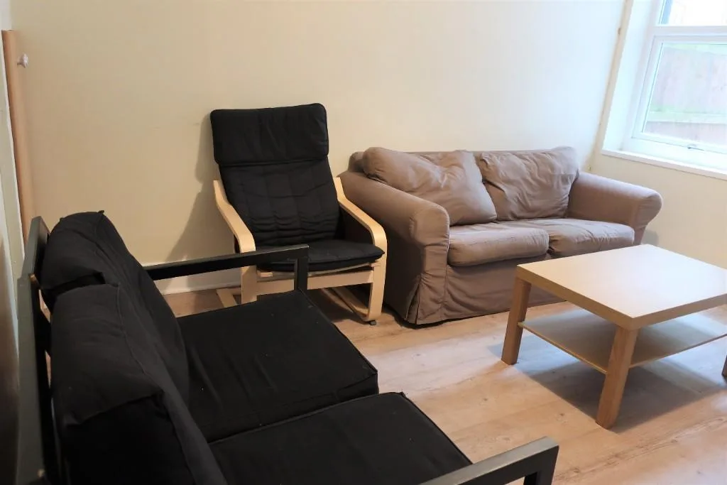 5 bedroom terraced house for rent