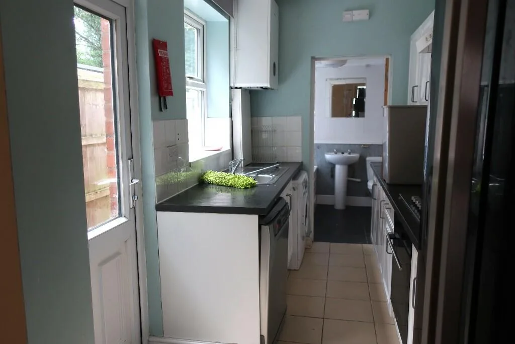 5 bedroom terraced house for rent