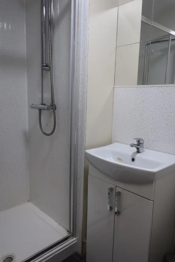 5 bedroom terraced house for rent