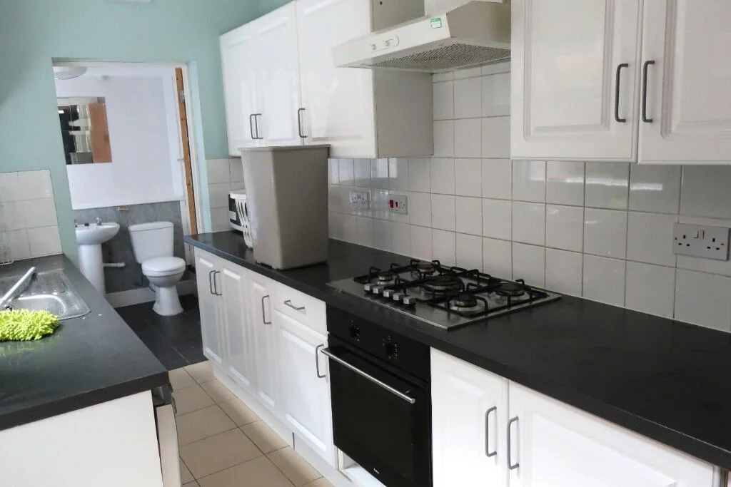 5 bedroom terraced house for rent