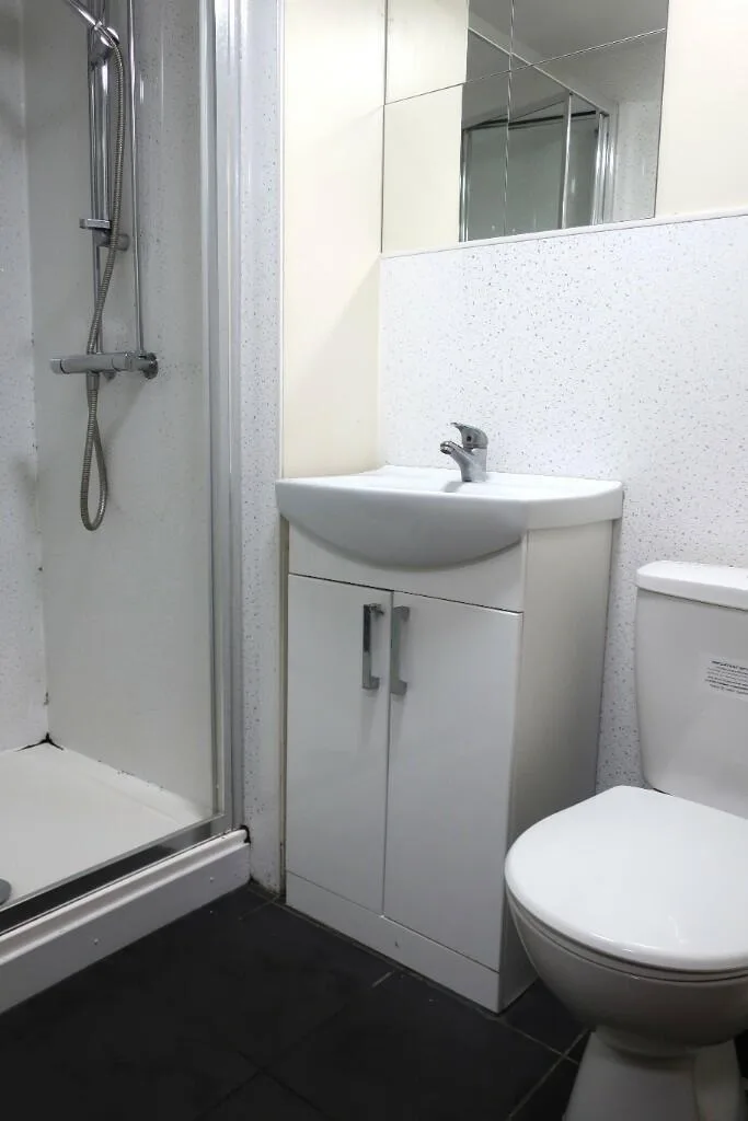 5 bedroom terraced house for rent