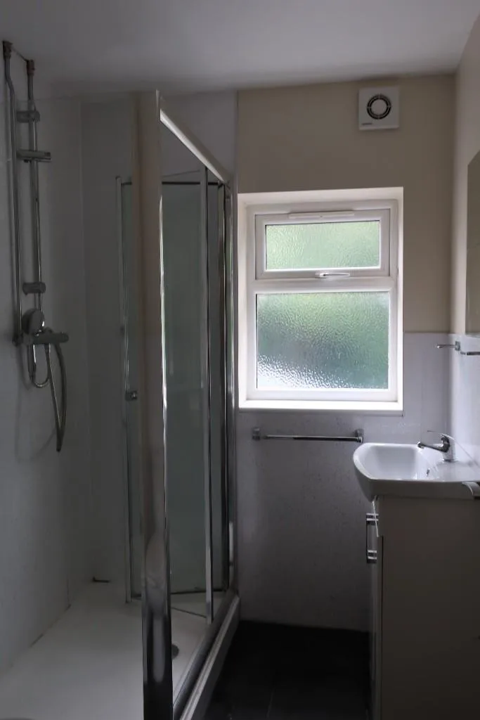 5 bedroom terraced house for rent