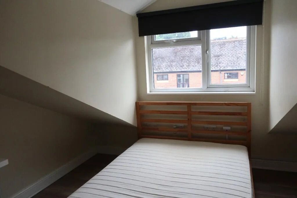 5 bedroom terraced house for rent