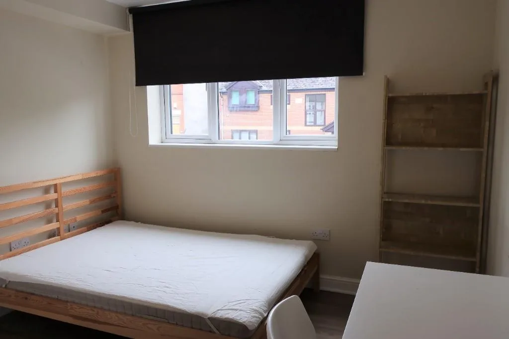 5 bedroom terraced house for rent