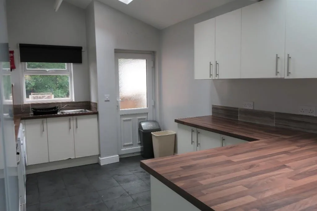 5 bedroom terraced house for rent