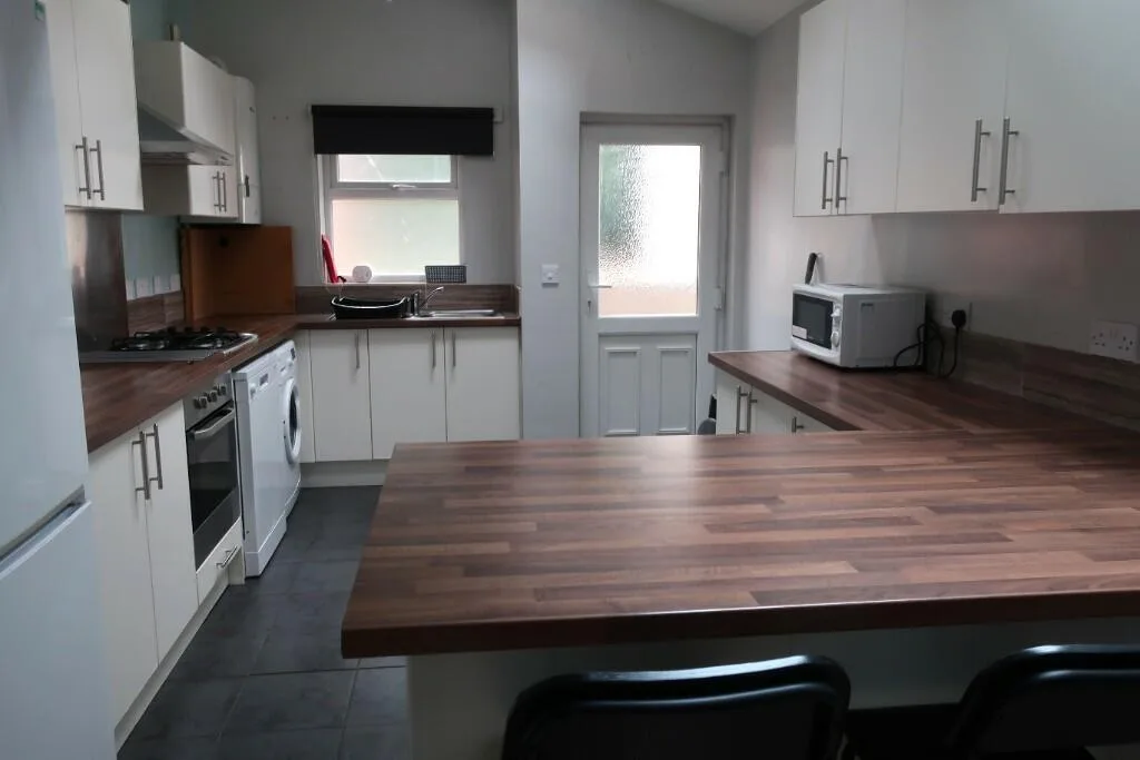 5 bedroom terraced house for rent