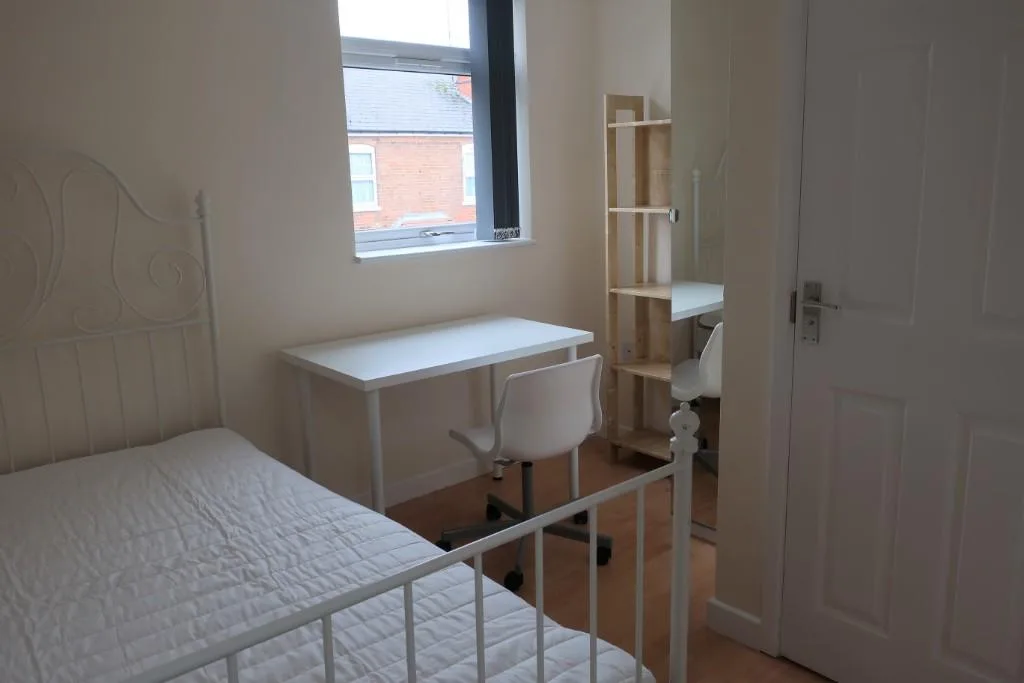 5 bedroom terraced house for rent