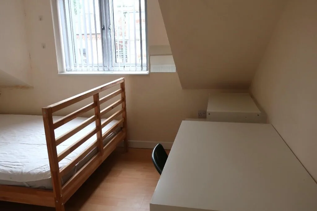 5 bedroom terraced house for rent
