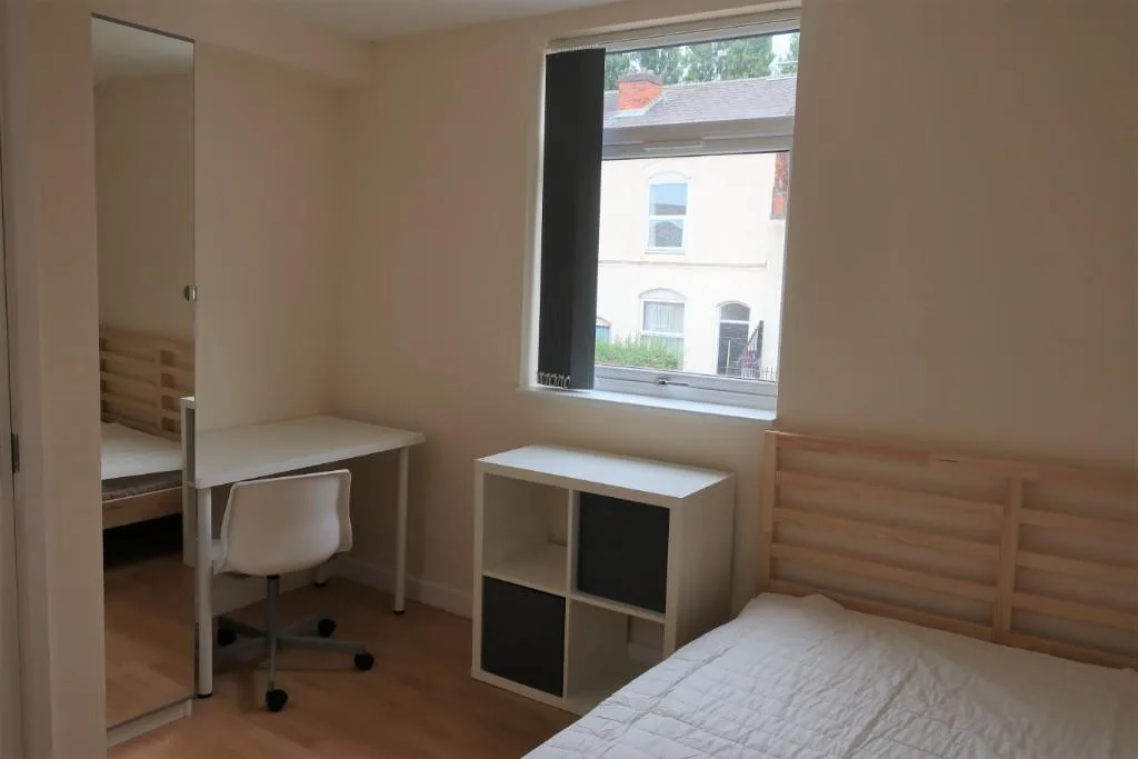 5 bedroom terraced house for rent