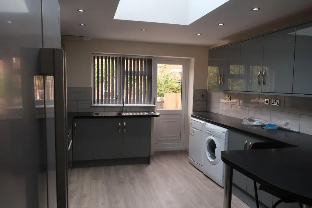 5 bedroom terraced house for rent