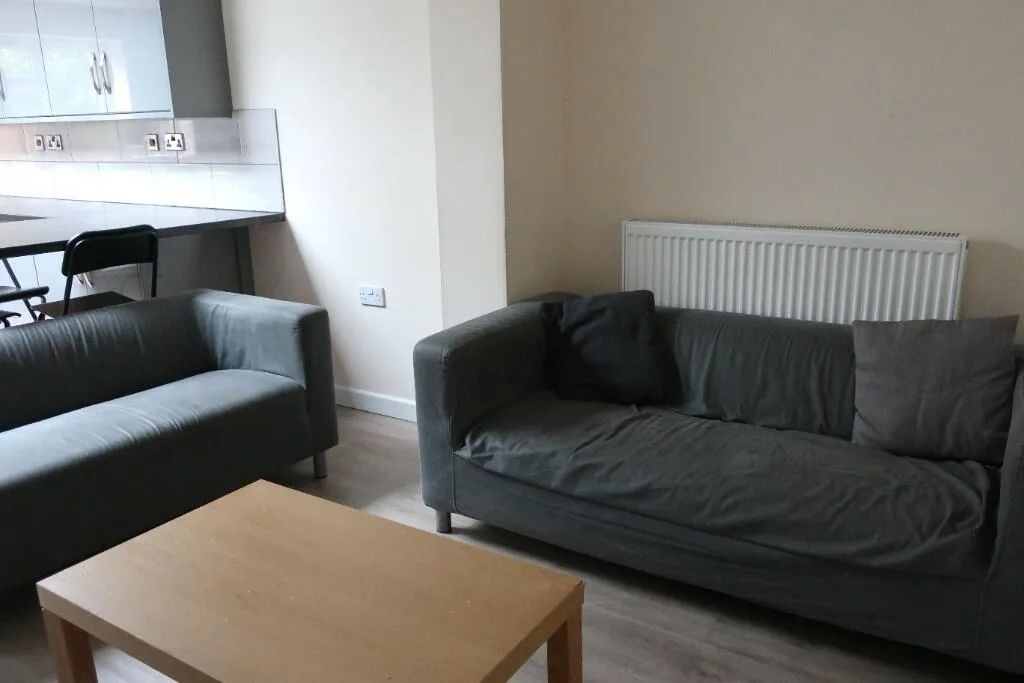 5 bedroom terraced house for rent