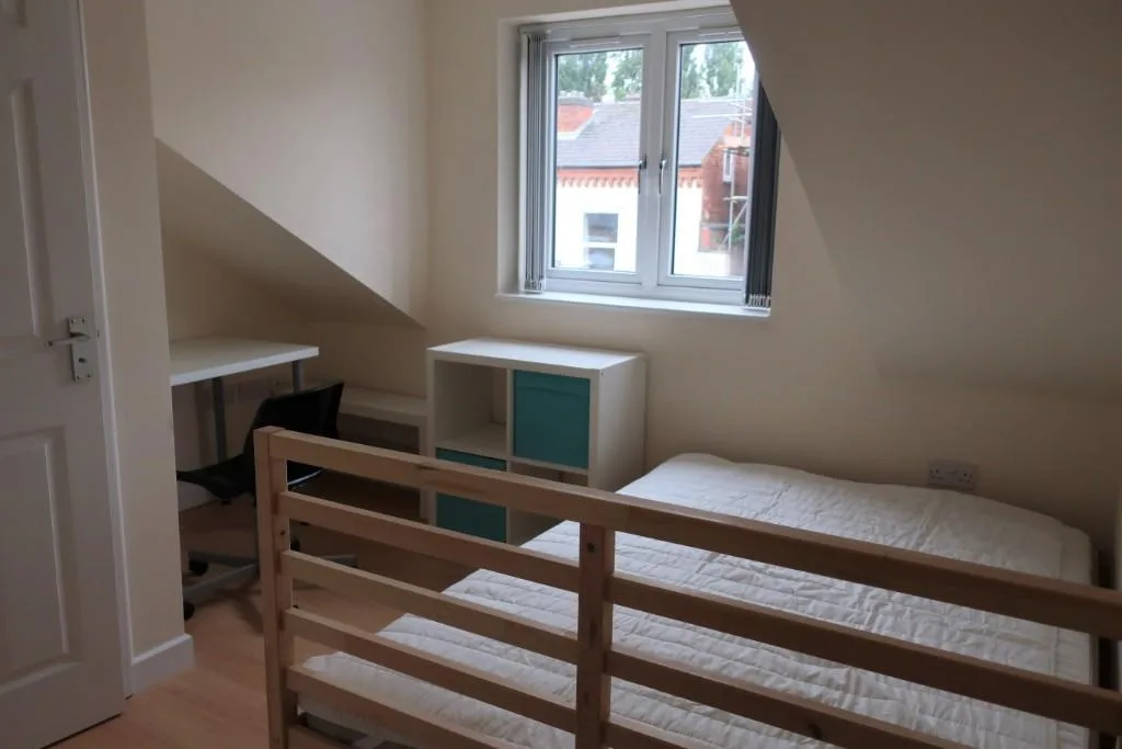 5 bedroom terraced house for rent