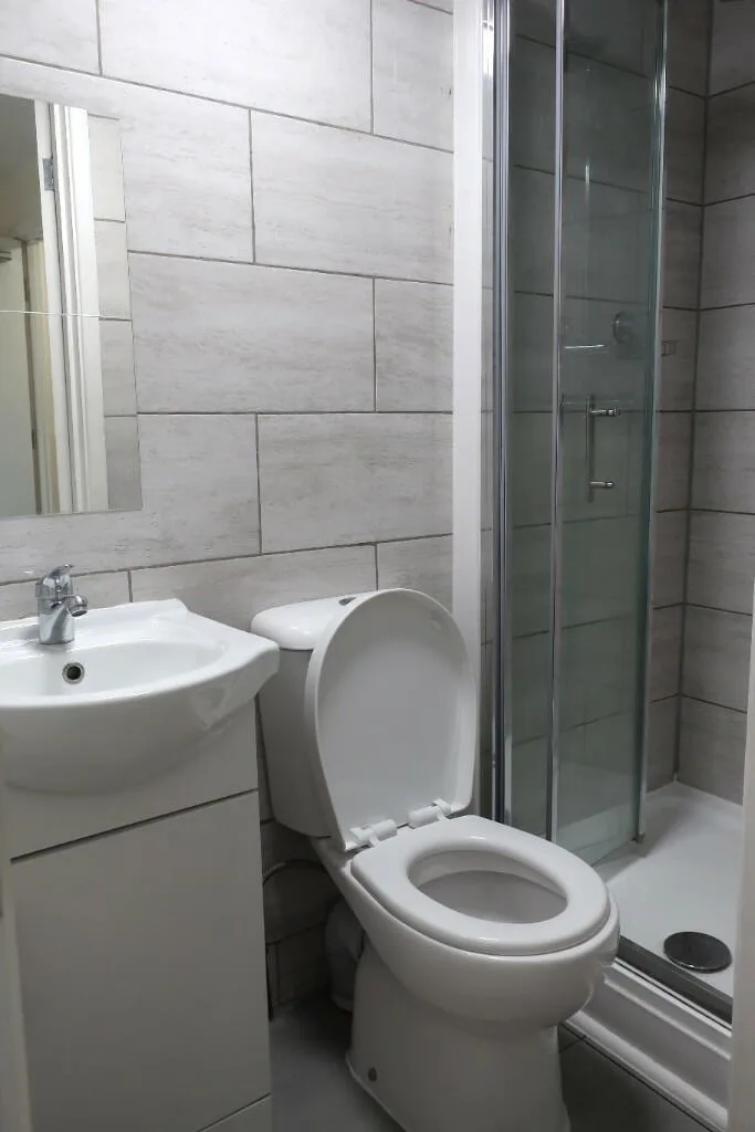 5 bedroom terraced house for rent