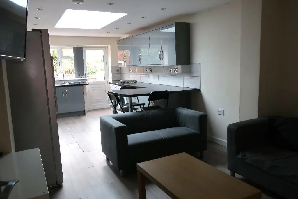 5 bedroom terraced house for rent