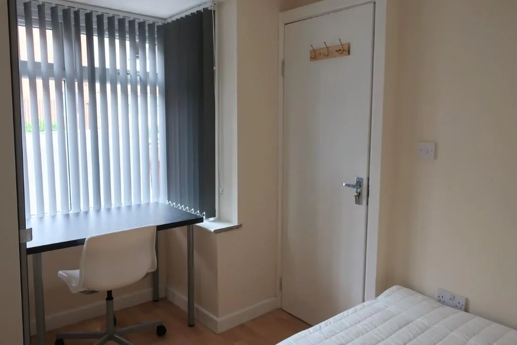 5 bedroom terraced house for rent