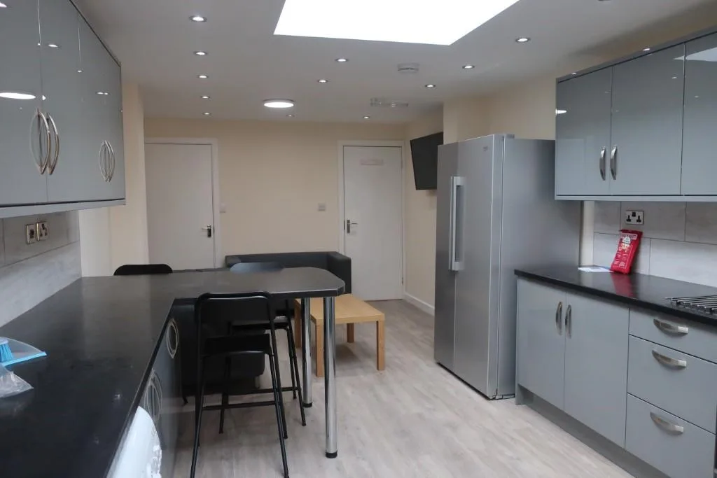 5 bedroom terraced house for rent