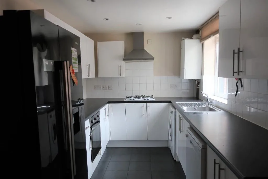 5 bedroom terraced house for rent