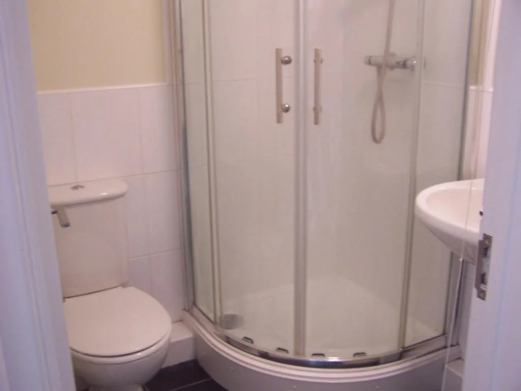 5 bedroom terraced house for rent