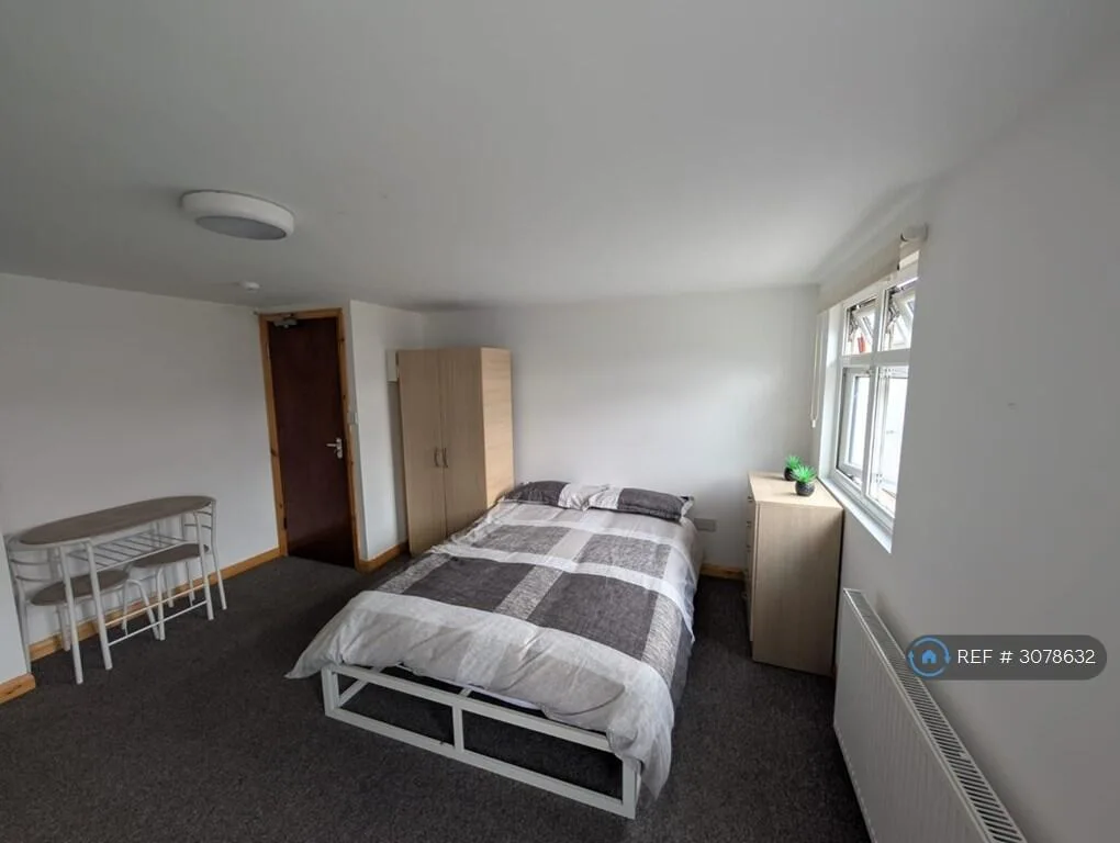 Studio flat for rent