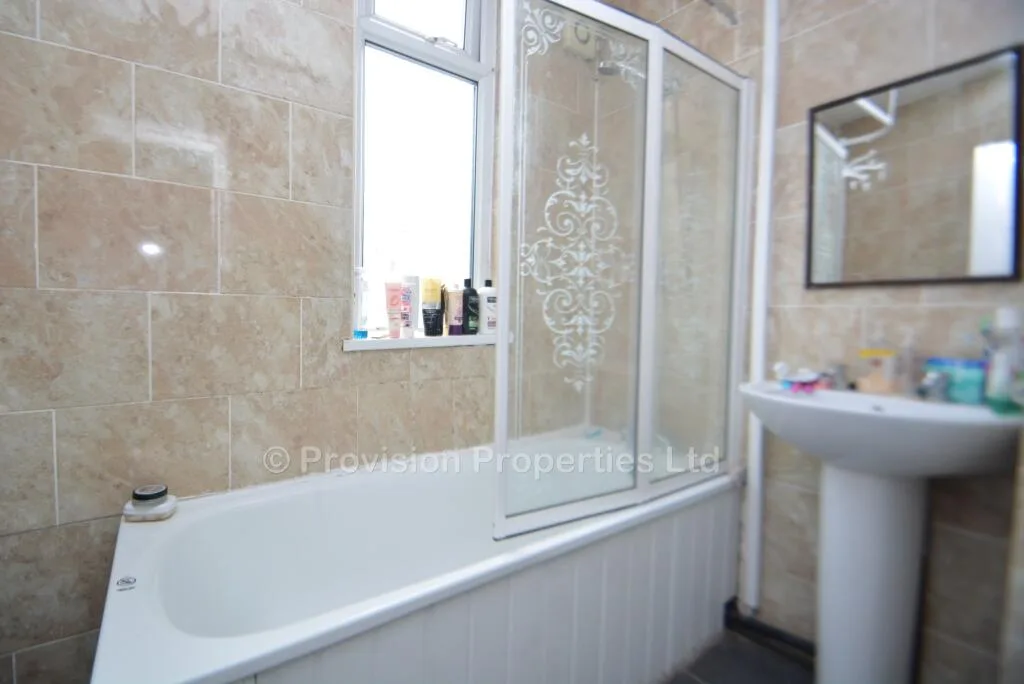 5 bedroom terraced house for rent