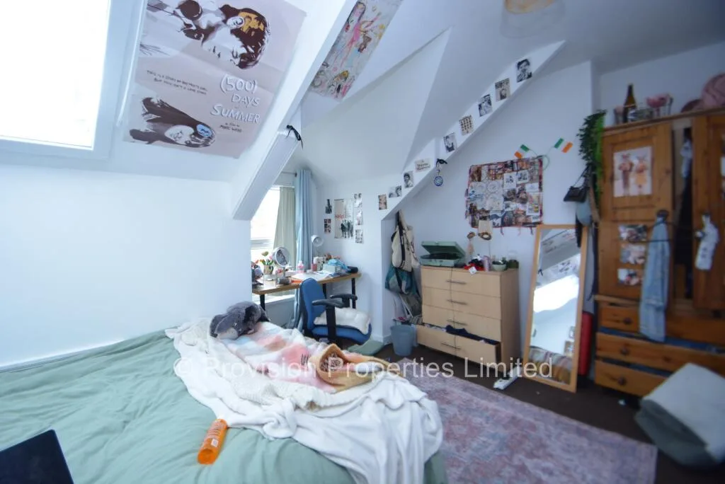 5 bedroom terraced house for rent