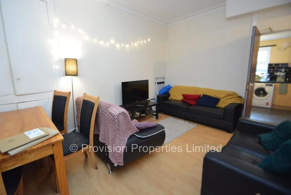5 bedroom terraced house for rent