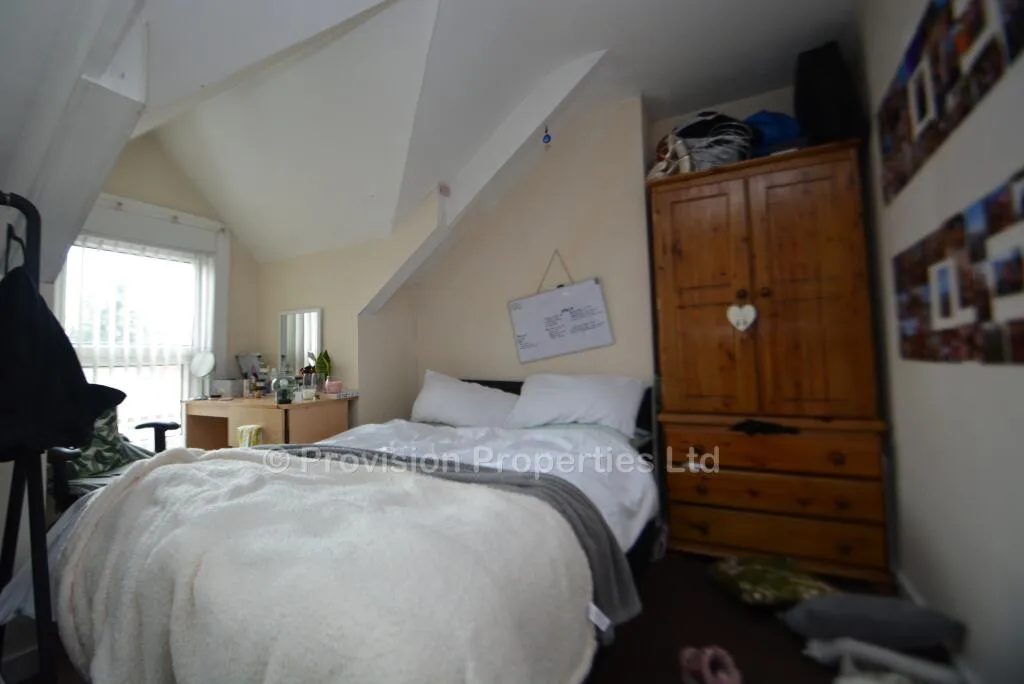 5 bedroom terraced house for rent