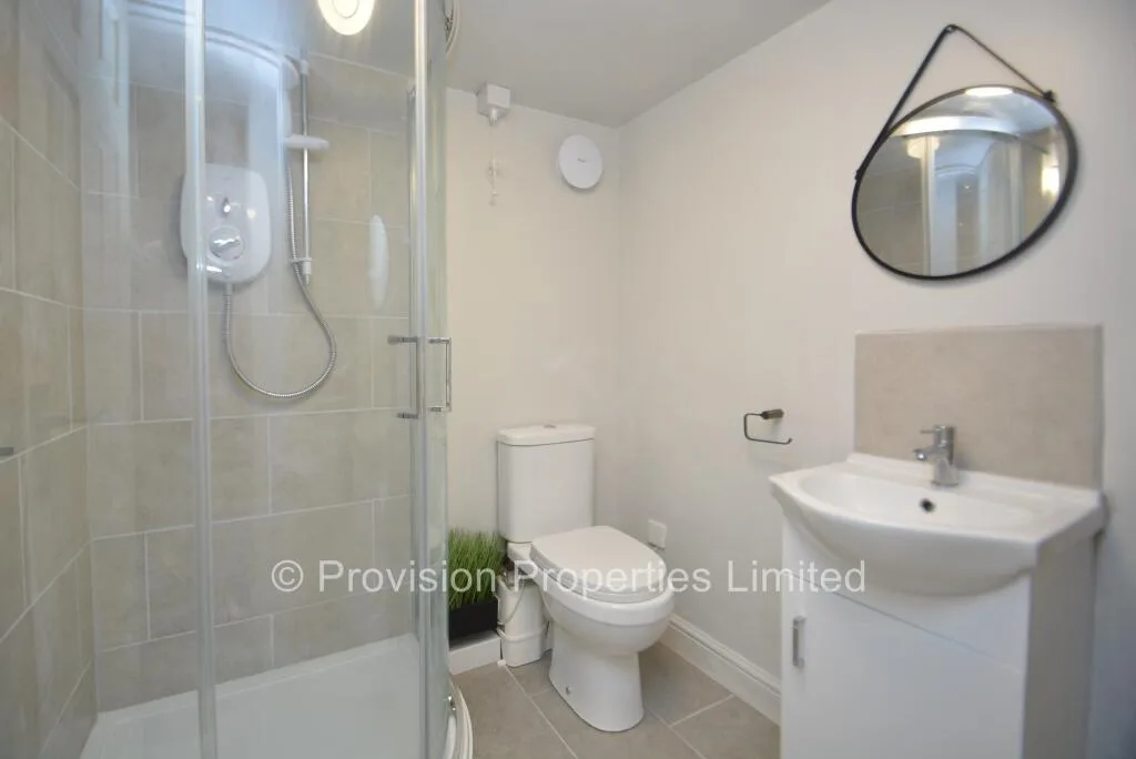 5 bedroom terraced house for rent