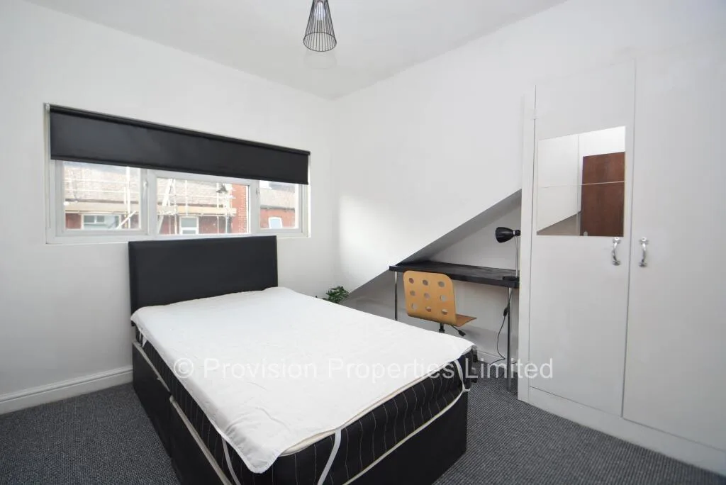 5 bedroom terraced house for rent