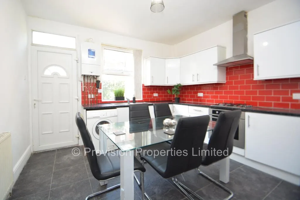 5 bedroom terraced house for rent