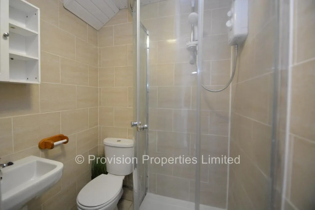 5 bedroom terraced house for rent