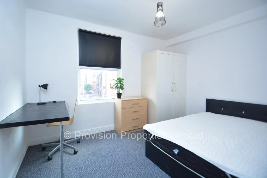 5 bedroom terraced house for rent