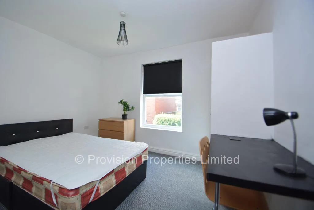 5 bedroom terraced house for rent